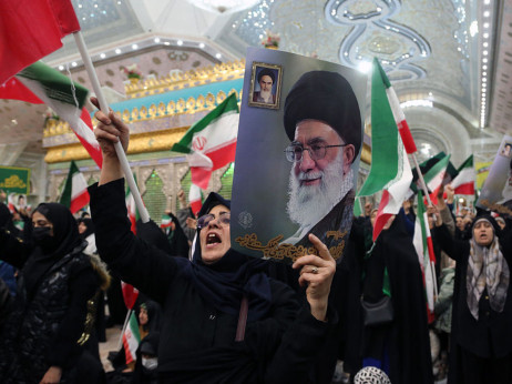 Svetovni voditelji po Hamenejevi smrti pozivajo k hitremu koncu iranske krize