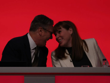 Bo afera Epstein odnesla britansko vlado?