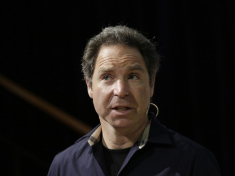 Epstein je bil svetovalec pri financiranju podjetja OneWeb, tekmeca Starlinka