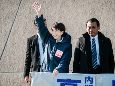 Jen, obveznice in "carry trade": kaj prinašajo zgodovinske volitve na Japonskem?