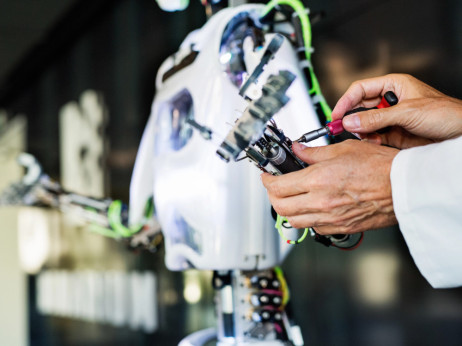 UBTech išče AI-strokovnjaka, ponuja do 16,5 milijona evrov letne plače