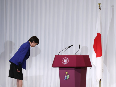 Azijski obračun: Takaiči s klofuto demokracije, Xi s stiskom diktature