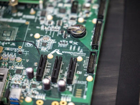 Kriza na trgu pomnilniških čipov se poglablja. Toda najhujše še prihaja