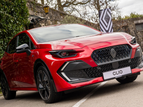 Novi clio: Malček, ki je jemal velikim, je zdaj velikan