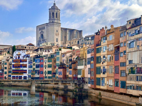 Girona, mesto, ki ga po pomoti preskočimo zaradi Barcelone: vodič za idealen vikend