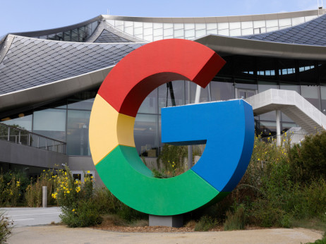 Google v osmih dneh podpisal pogodbe s tremi nogometnimi velikani: boj na področju AI se seli na stadione