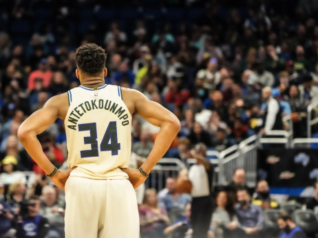 Govorice kot finančni produkt: superzvezdnik NBA in vprašanje konflikta interesov