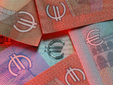 Finančni ministri evroobmočja si prizadevajo za večjo vlogo evra