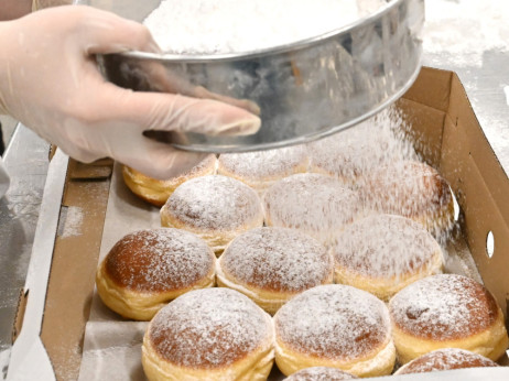 Pust poganja posel: krofi ostajajo slovenska sladica številka ena