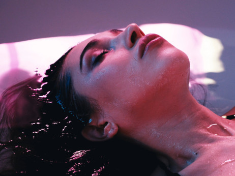 Floating iz niše v večmilijardni trg: kako terapija lebdenja osvaja Slovenijo