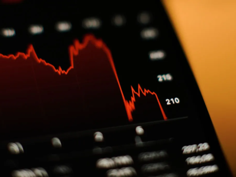 Popraznični Wall Street s padci tečajev