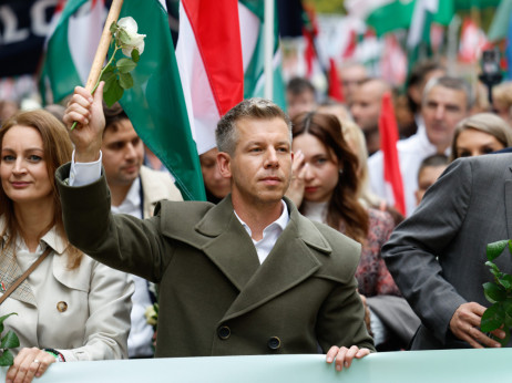 Madžarske volitve: Kaj bi zmaga Petra Magyarja pomenila za Slovenijo