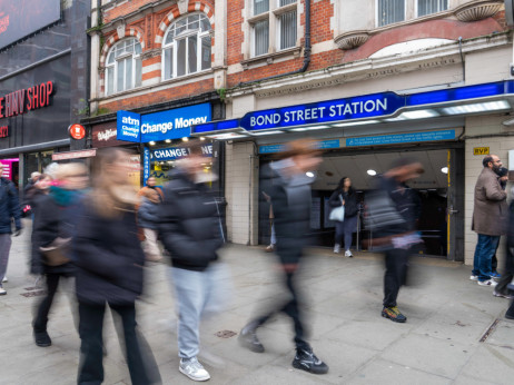 Inflacija v Veliki Britaniji je padla, višje možnosti za znižanje obresti