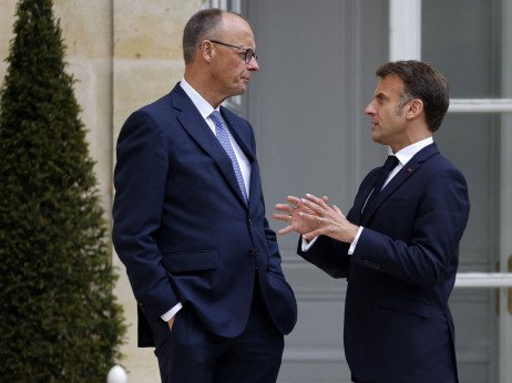 Mnenje: Francija in Nemčija igrata nevarno igro