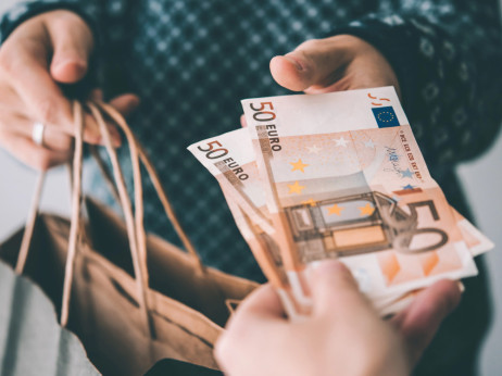 Kdo mora sprejeti gotovino? Rifuzl Box naprodaj po inšpekcijskem nadzoru