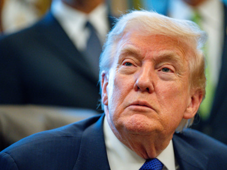 Trump bo uvedel 10-odstotne globalne carine po odločitvi vrhovnega sodišča