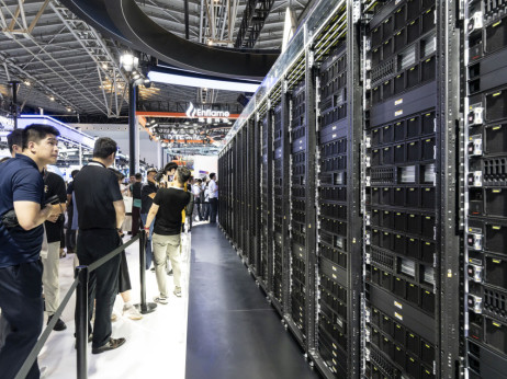 Žejni algoritmi – zakaj voda postaja "nova nafta" za preživetje umetne inteligence