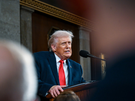 Trumpov šov: zmagoviti hokejisti, morilec Američanov in ekonomski pomp