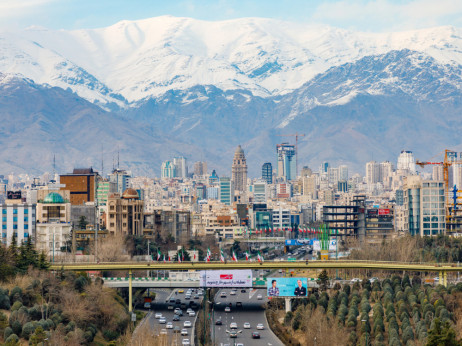 Izrael sprožil napad na Iran, poročajo o eksplozijah v Teheranu