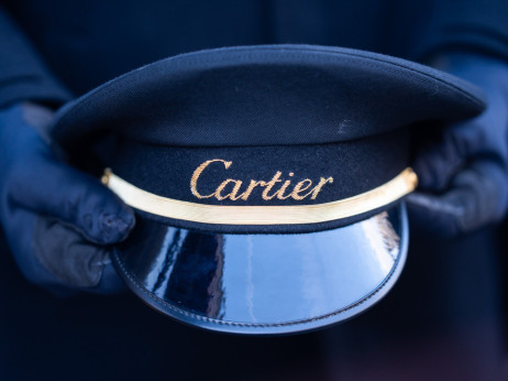 'Luksuzne' delnice se cenijo zaradi krize na Bližnjem vzhodu – čas za nakupe?