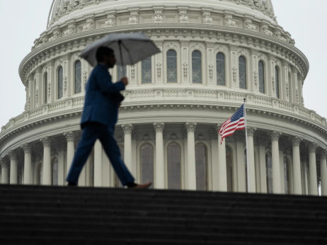 Indeks PMI: Ameriško gospodarstvo se ohlaja, inflacijski pritiski naraščajo