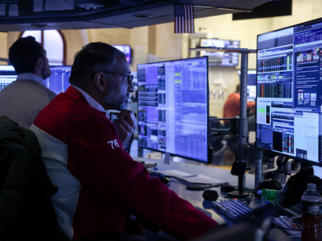 Šibki trg dela in inflacijska negotovost potopila trge. Kako se bo odzval Fed?