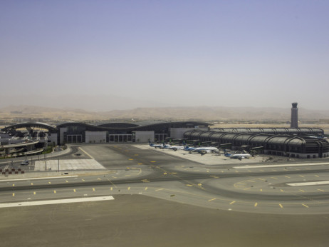 Zasebna letala preplavila Oman, Maskat osrednja točka za pobeg