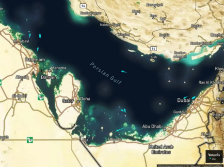 Само девет празни супертанкери со нафта се видливи во Персискиот Залив