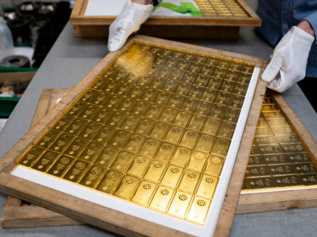 Po včerajšnji razprodaji stabilizacija obeh žlahtnih kovin