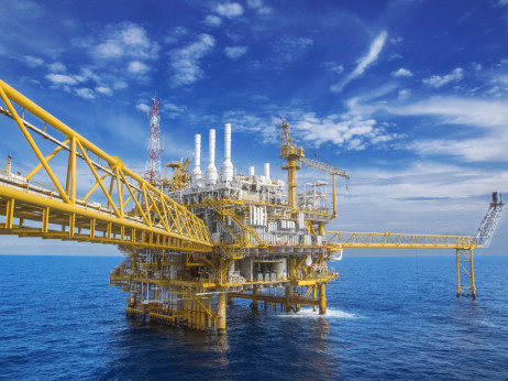 Zgodovinski preobrat: šesti dan zapored ameriška nafta dražja od brenta