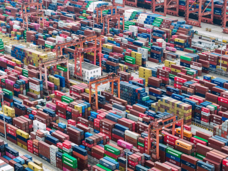 Kitajski izvoz se je pred izbruhom vojne na Bližnjem vzhodu poskočil za 22 odstotkov