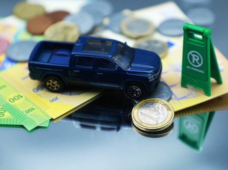 Slovenci sklepajo vse daljše lizinške pogodbe in zamujajo s plačili