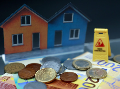 Za stanovanjsko posojilo lahko plačate tudi 10 tisoč evrov več – odvisno od banke