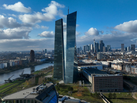 ECB bo ohranila trenutno politiko, medtem ko tehta nevarnost inflacije zaradi vojne