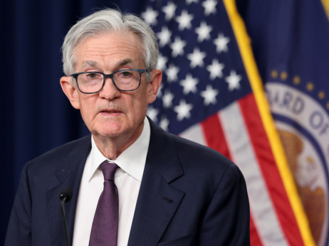 Fed brez posega v obrestne mere; Powell kljubuje pritisku Trumpa