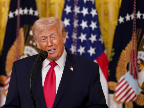 Trump sprejema "končno odločitev" o premirju z Iranom