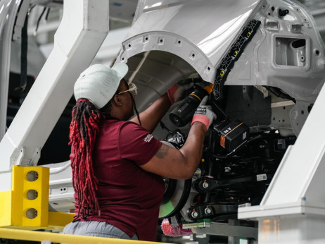 Ameriška industrijska proizvodnja raste, trg zemeljskega plina pa niha