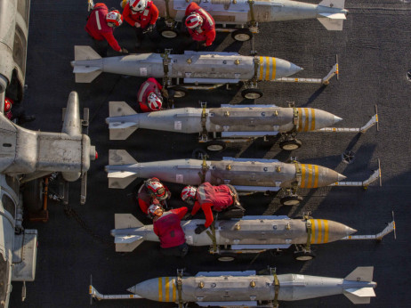 Izčrpani arzenal ZDA privzdiguje tečaje orožarjev