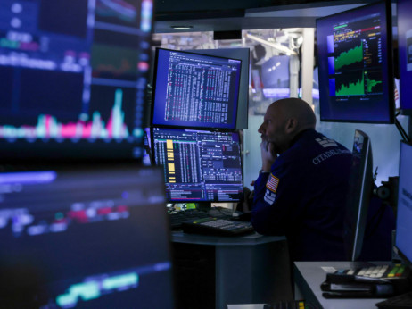 Pregled trgov: Rast delnic naj bi zastala, nafta je poskočila