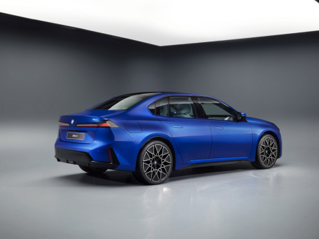 Strela udarila v München: Elektrika je dobila prvi pravi BMW