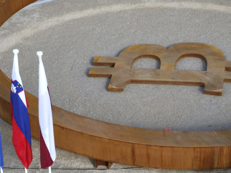 Volitve 2026: Obdavčiti kriptovalute ali ne - kaj pred volitvami pravijo politične stranke