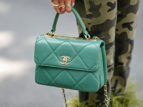 Chanelova manija dokazuje, da luksuzna industrija še vedno diha