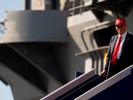 Kam Trump hiti z 2500 ameriškim marinci?