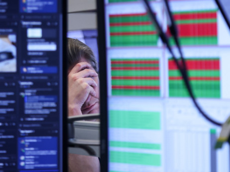 Borzni pregled: Od škandala do borzne zvezde, zlato in srebro pa toneta