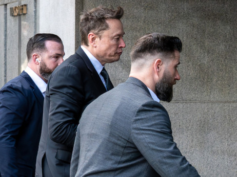 Prevzem Twitterja preganja Elona Muska: bo moral plačati milijardne odškodnine?