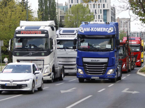 Prijevoznici kamionima blokiraju granice: Prijetnja lancima snabdijevanja i tržištu