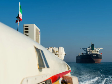 Iran in Izrael nadaljujeta napade, ZDA govorijo o mirovnih pogovorih