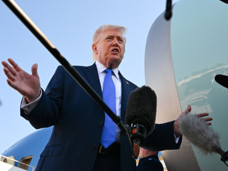 Vojna v Iranu: razmere se zaostrujejo, cena nafte skočila