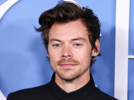 Harry Styles prodaja spolnost – tudi če Wall Street tega ne podpira