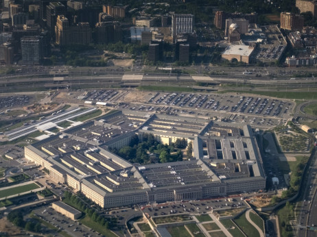 Pentagon poziva obrambna podjetja, naj povečajo proizvodnjo ključnih sistemov